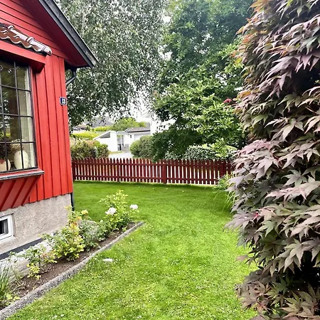 Cozy House With Lovely Patio Βίλα