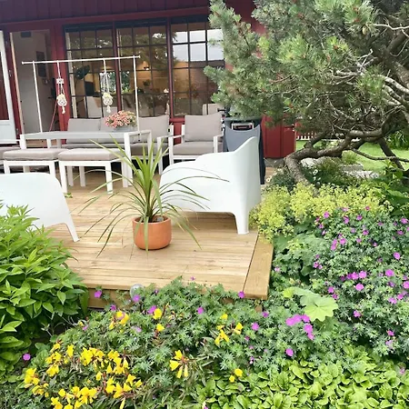 Cozy House With Lovely Patio *